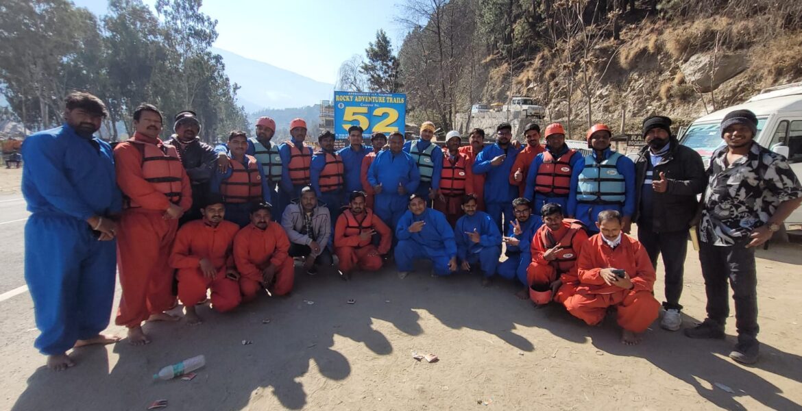 A group on a trip with Deepak Taxi